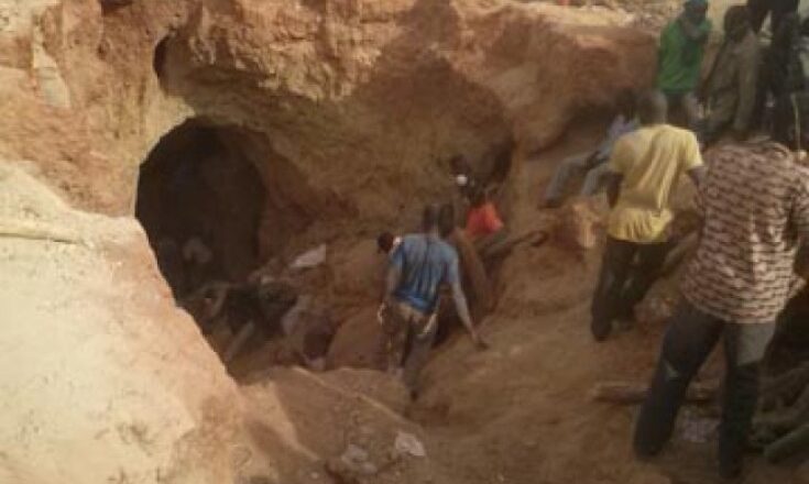 Orpaillage au Burkina Faso,éboulement dans la mine d'or de Poa