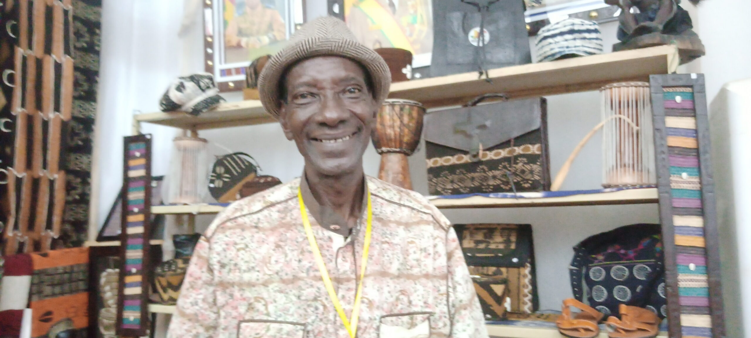 N’Doula Dia, designer malien, promoteur de l'entreprise « Dia Création Bogolan »