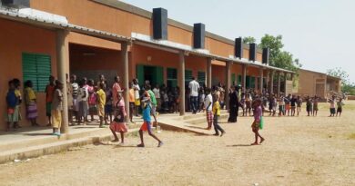 Burkina Education,tenue scolaire en Faso Dan Fani