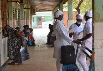 Les personnels de santé du Centre médical urbain (CMU) Pogbi, à Ouagadougou. Crédit : Abdel-Aziz Nabaloum