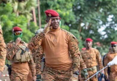 Burkina: la transition prolongée de 5 ans avec l’éligibilité du capitaine Traoré à la présidentielle 