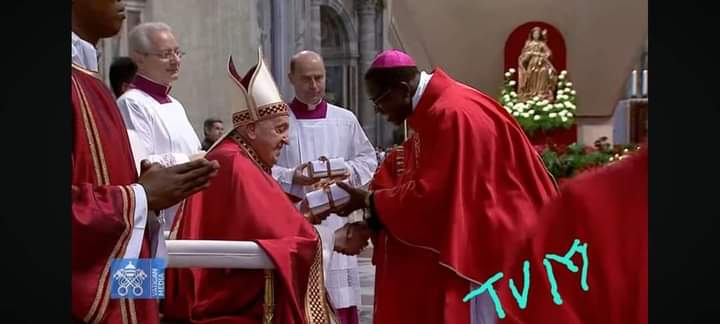 Religion : Mgr Prosper Kontiebo reçoit le Pallium à Rome