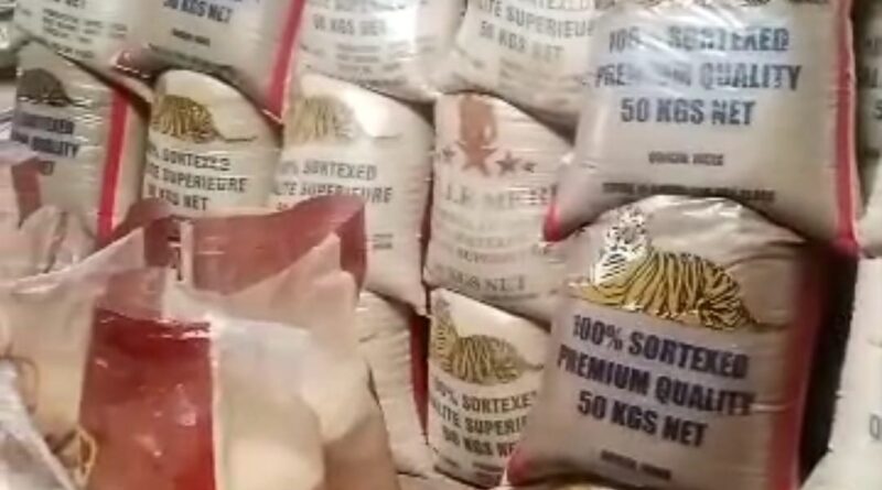 un commerçant fraudeur qui reconditionne le riz dans d’autres sacs, arrêté à Ouagadougou