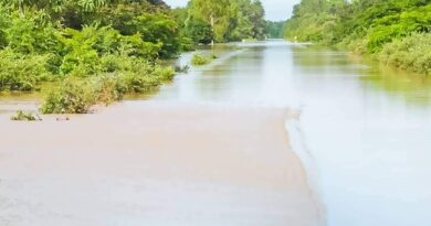 La chaussée sur le tronçon Hèrèdougou-Pâ est toujours submergée après les pluies diluviennes des 6 et 7 octobre 2024.