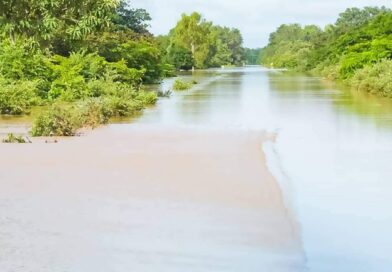 La chaussée sur le tronçon Hèrèdougou-Pâ est toujours submergée après les pluies diluviennes des 6 et 7 octobre 2024.