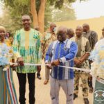 Le directeur général de la Famille et de l’enfant (DGFE), Wendkuni Benjamin Ouédraogo,coupant le ruban symbolisant l'ouverture officielle de l'espace