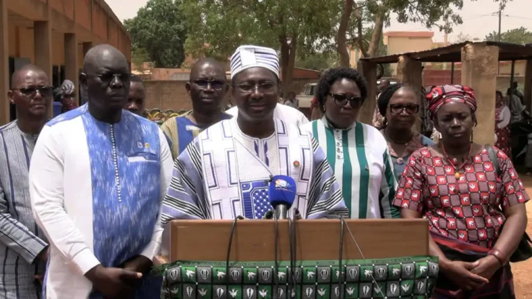 Le ministre Dingara encourage la consommation locale à travers une exposition culinaire scolaire