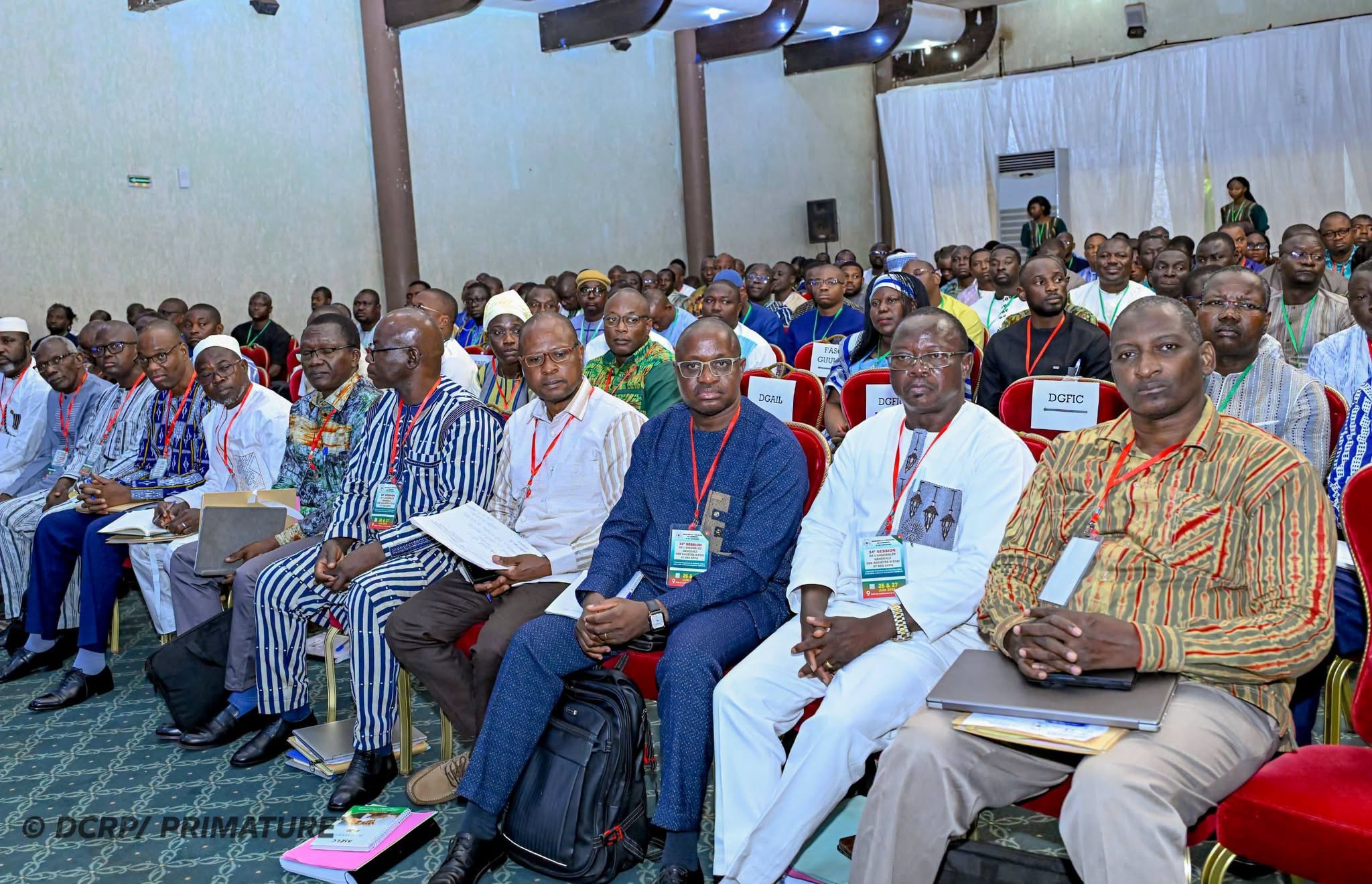 Des participants à la 34ᵉ Assemblée générale des sociétés d'État et des établissements publics de prévoyance sociale.