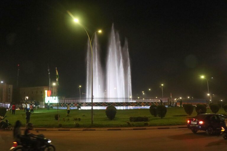 Le célèbre jet d’eau du carrefour Mogho Naaba Wobgo